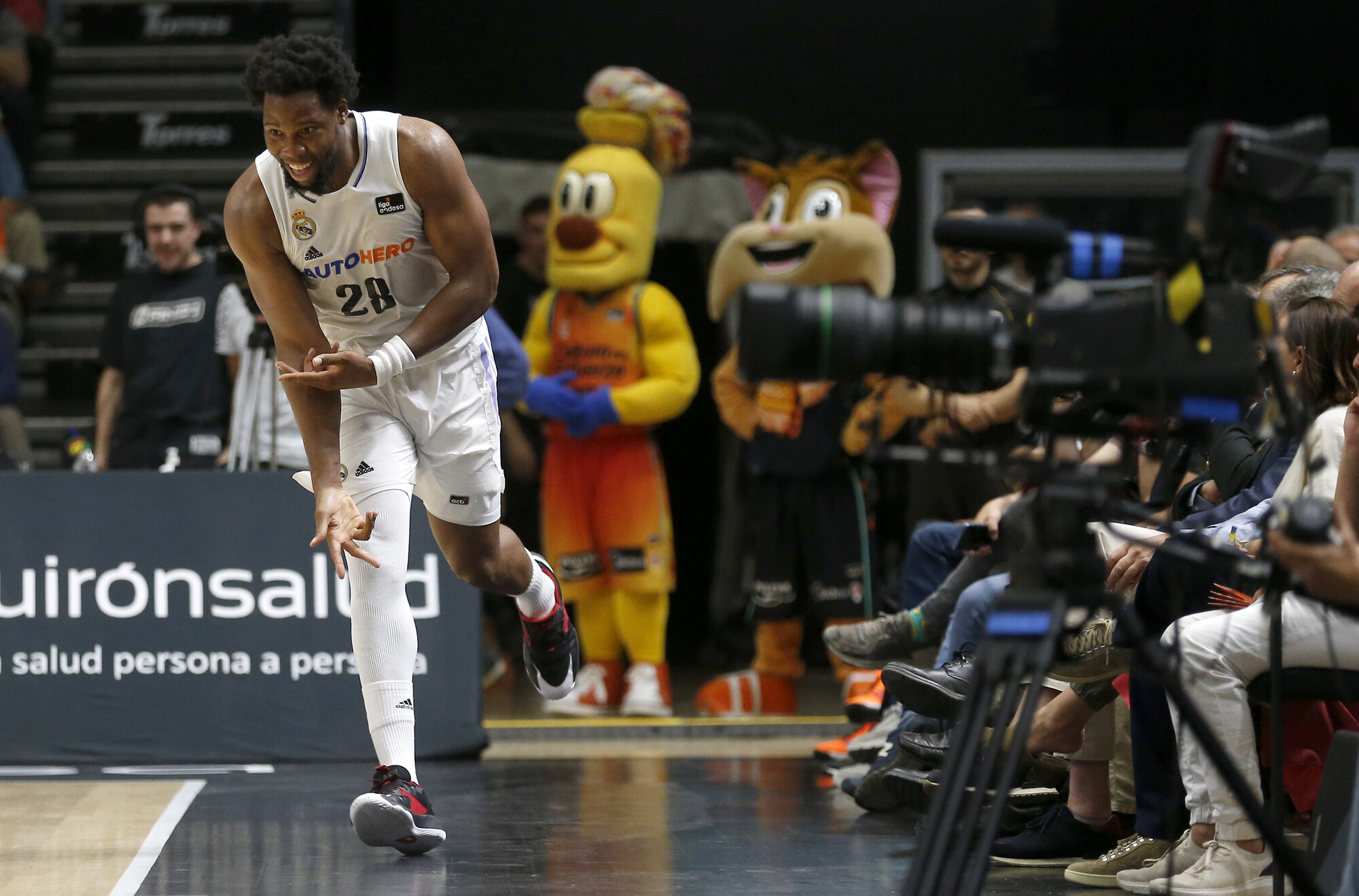 Yabusele mantiene al Real Madrid en la lucha por la segunda plaza (68 ...