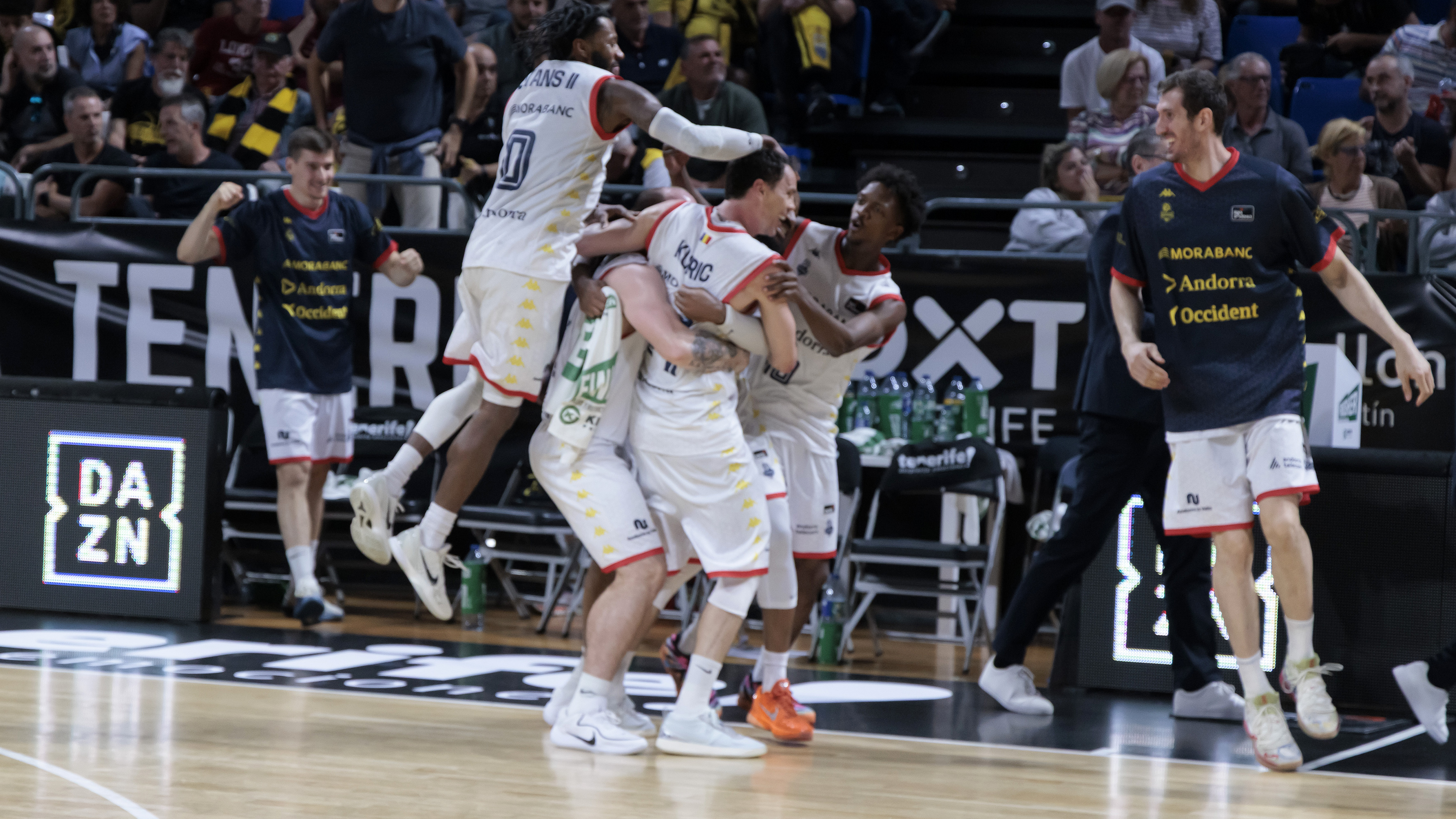 Kuric se viste de héroe en el Santiago Martín (89-90) | acb.com