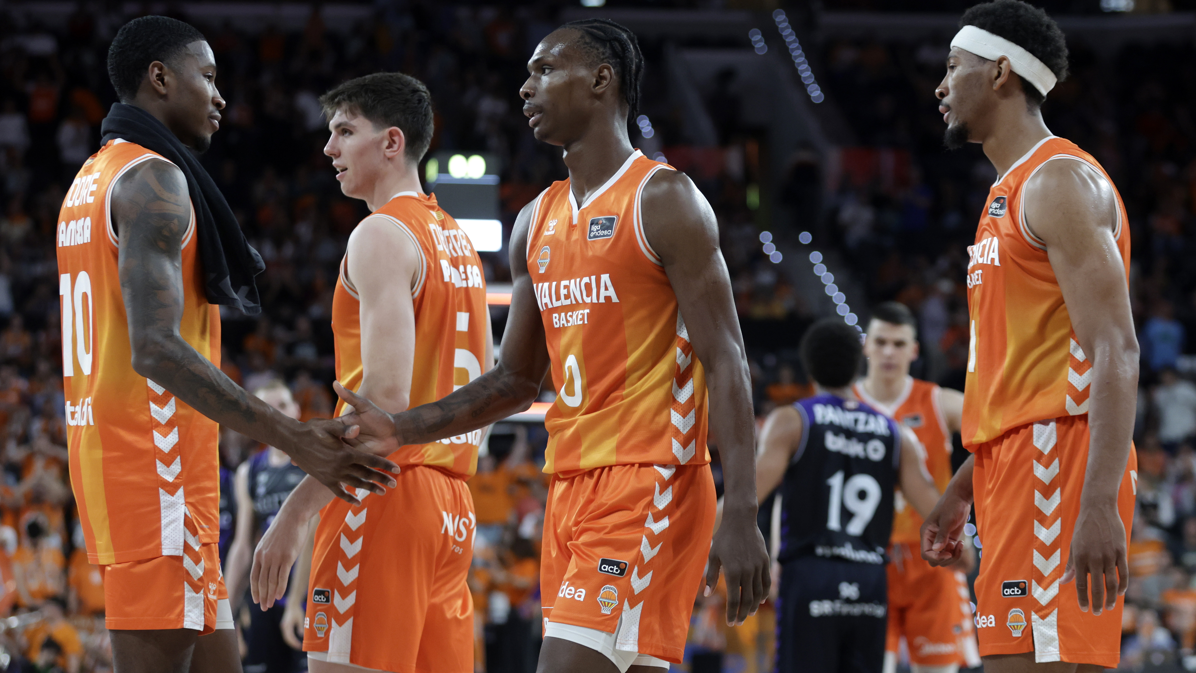 Valencia Basket celebra la victoria ante Surne Bilbao