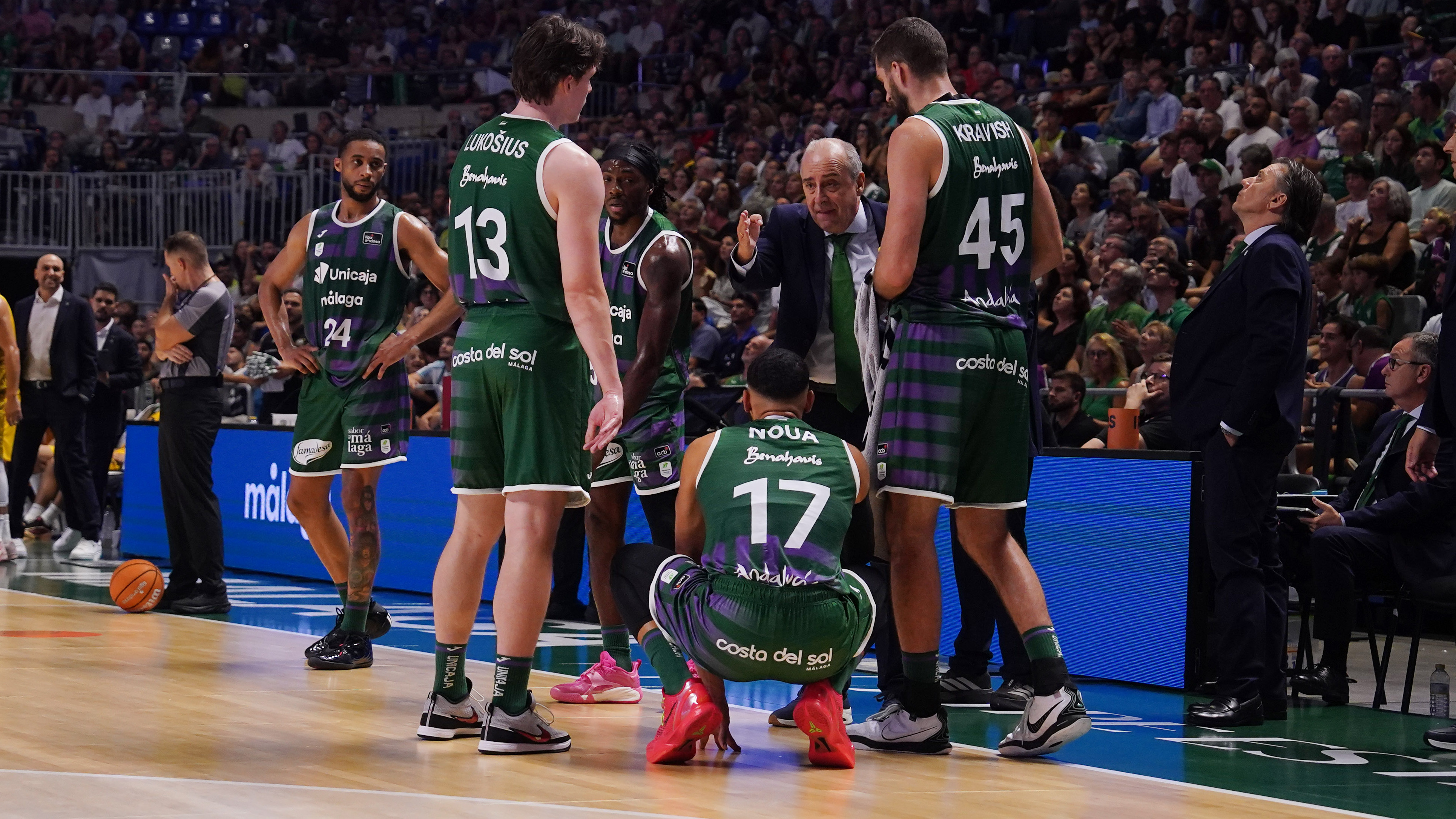 Txus Vidorreta da instrucciones al Unicaja